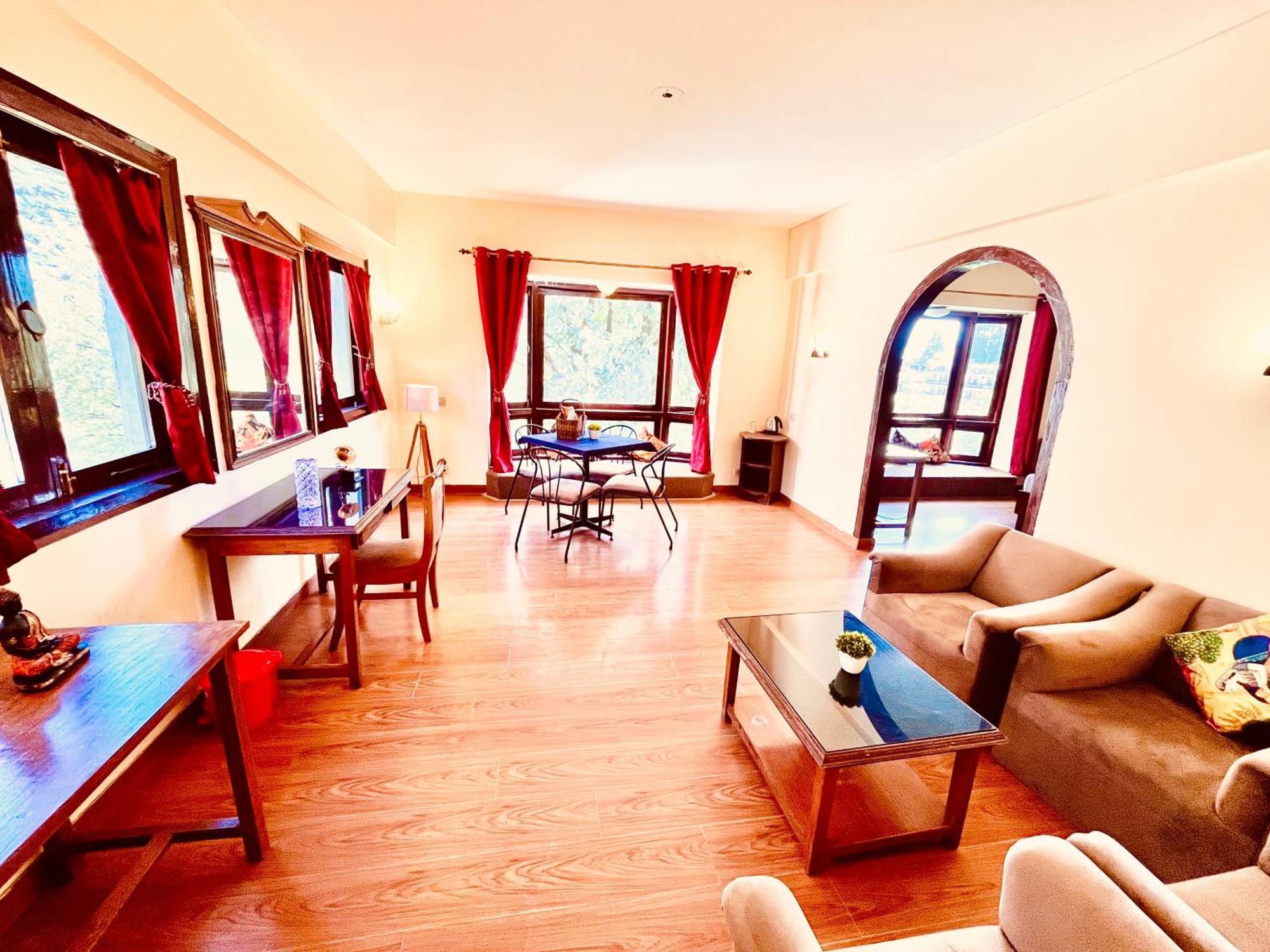 Sagar Resort !! Mountain View ! Luxury Stay ! Family Resort ! Private Parking ! Near Mall Road Manāli Kültér fotó