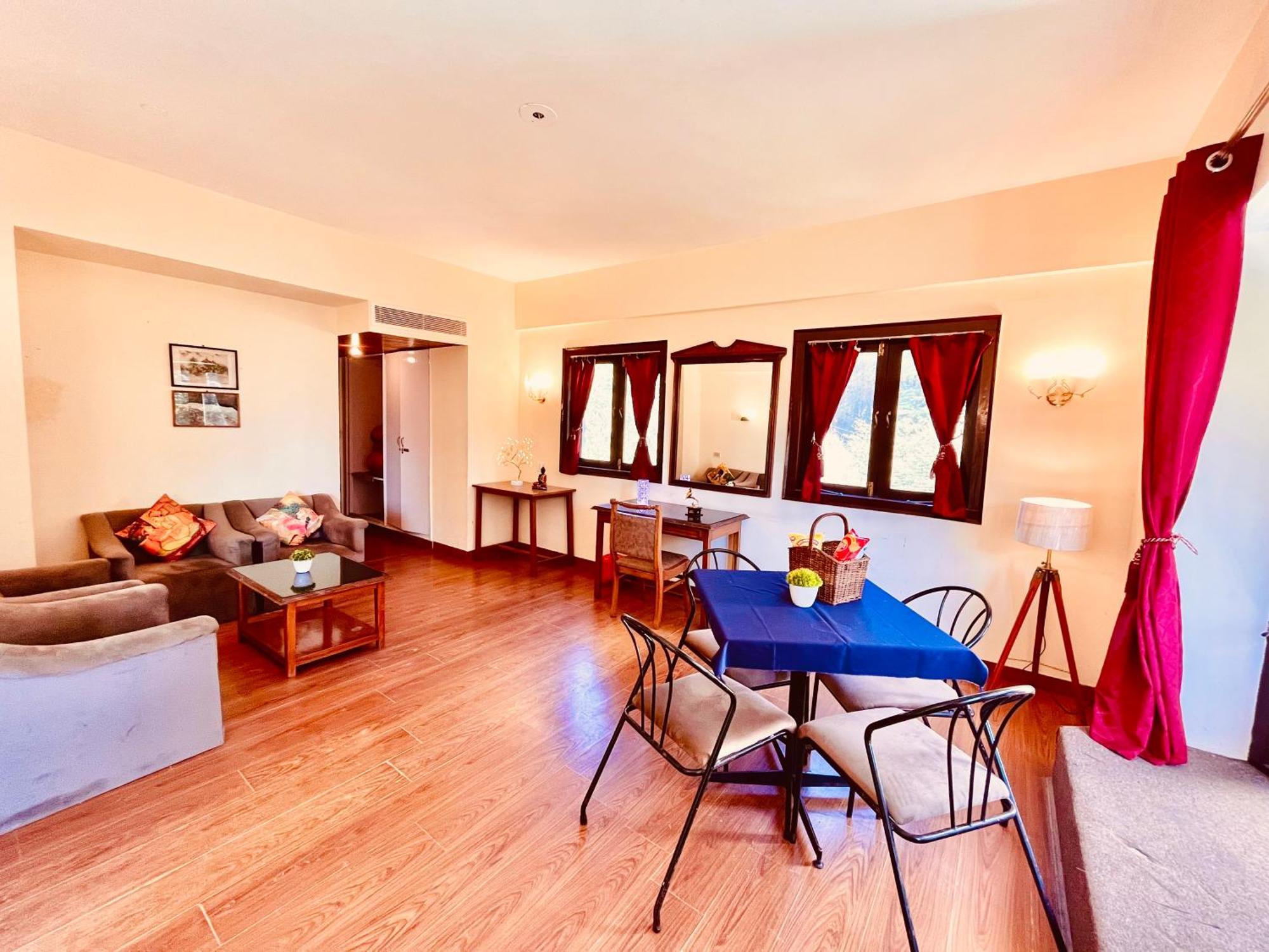 Sagar Resort !! Mountain View ! Luxury Stay ! Family Resort ! Private Parking ! Near Mall Road Manāli Kültér fotó