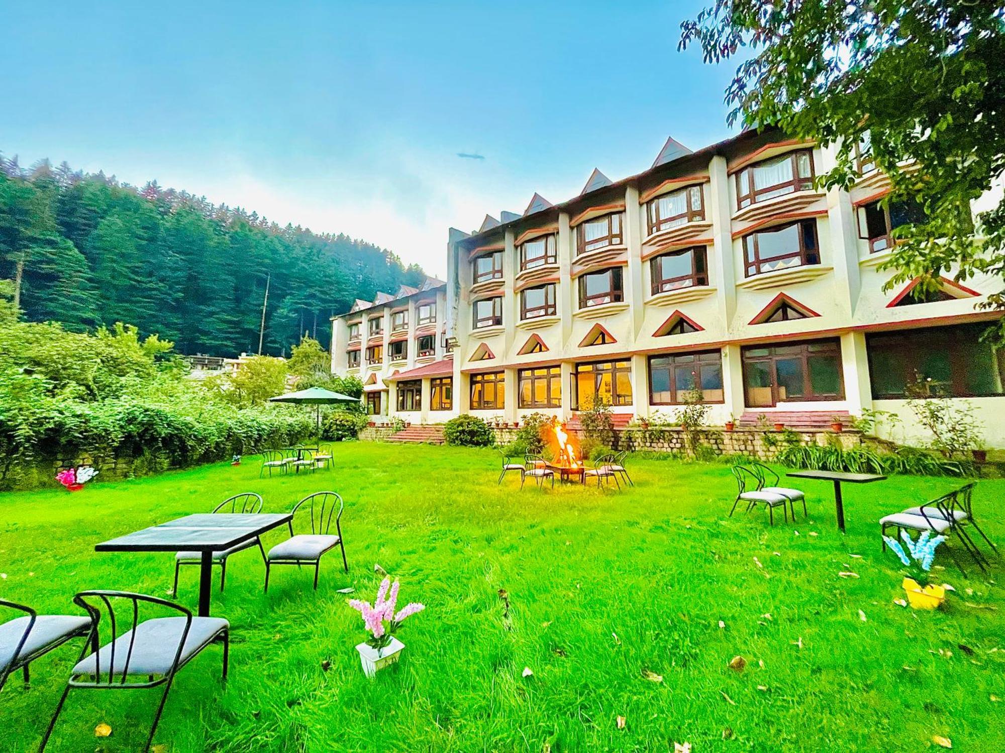 Sagar Resort !! Mountain View ! Luxury Stay ! Family Resort ! Private Parking ! Near Mall Road Manāli Kültér fotó