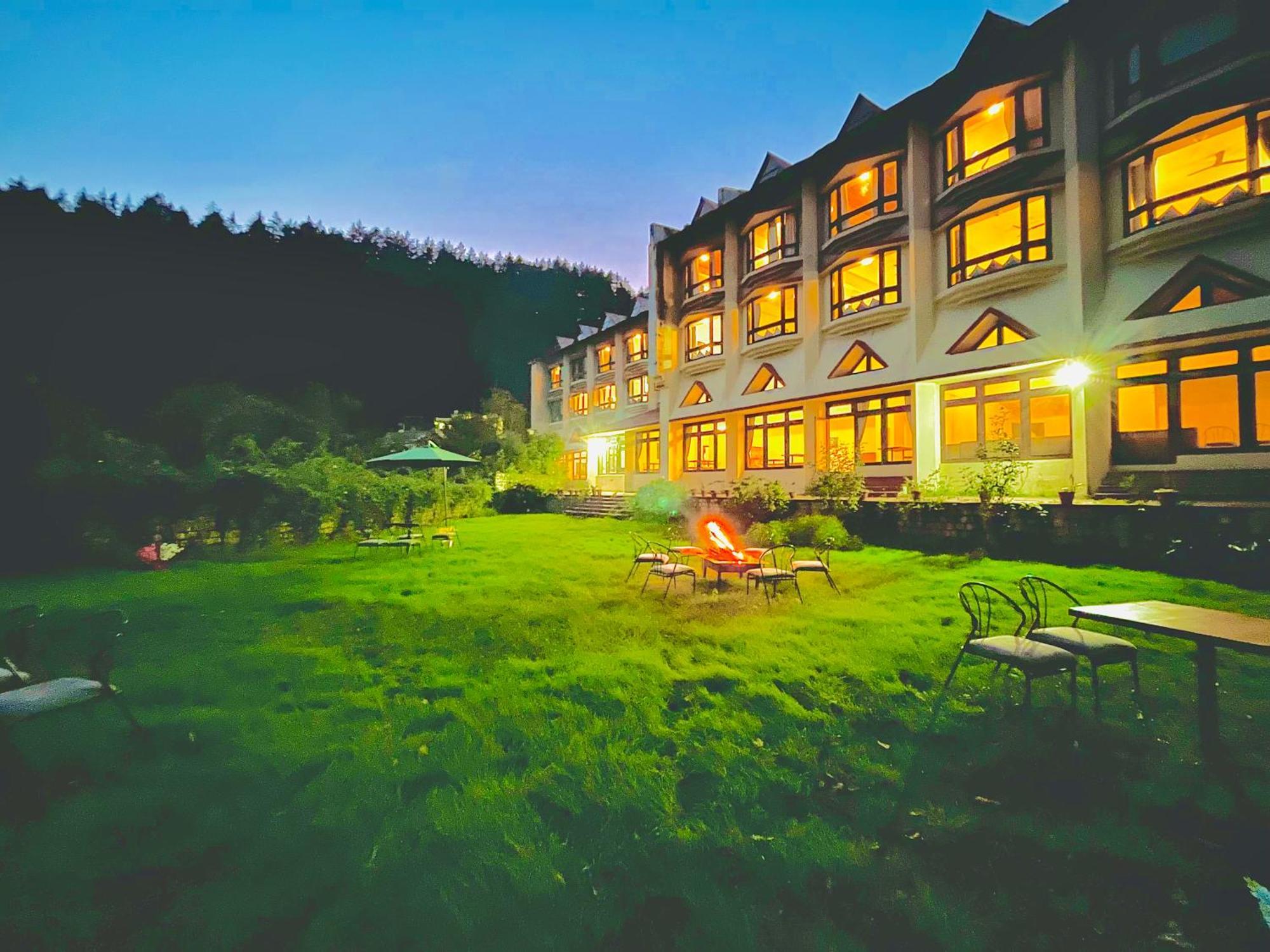 Sagar Resort !! Mountain View ! Luxury Stay ! Family Resort ! Private Parking ! Near Mall Road Manāli Kültér fotó