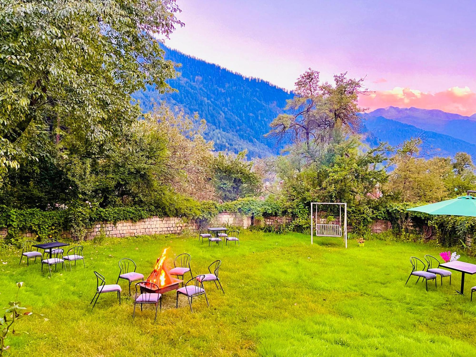 Sagar Resort !! Mountain View ! Luxury Stay ! Family Resort ! Private Parking ! Near Mall Road Manāli Kültér fotó